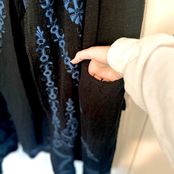 JOHNNY WAS - Biya Embroidered Kimono Blue/Black - Picture 6 of 8